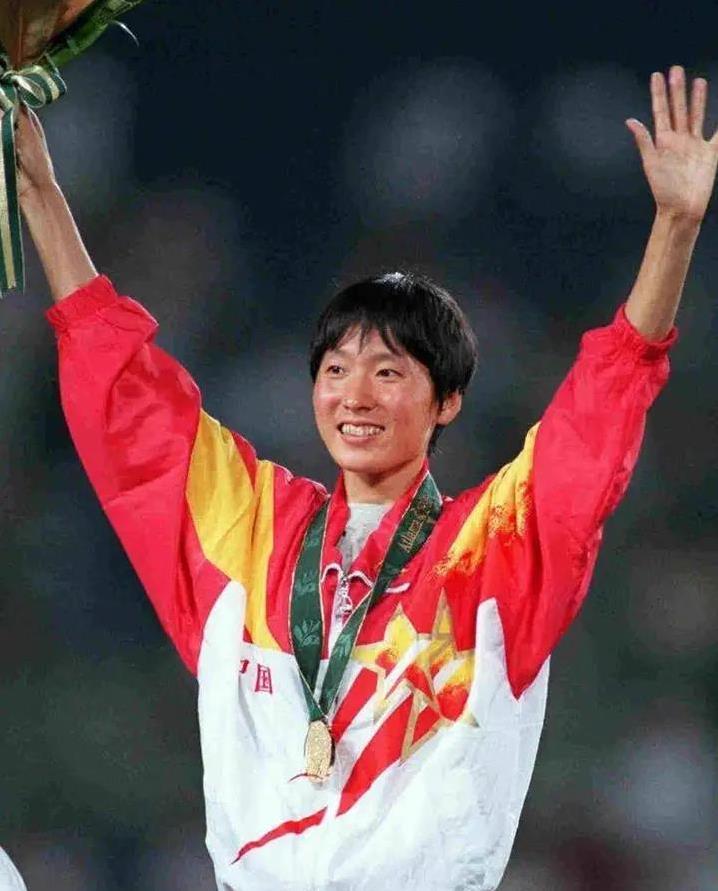 省吃俭用, entit, 她跑得依然